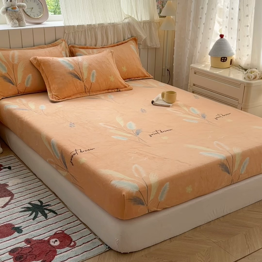 91家纺网 家纺一手货源 找家纺 家贝爱 2025新款高克重加厚牛奶绒床笠单床笠床笠单品 情人草桔