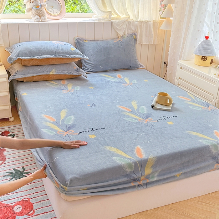 91家纺网 家纺一手货源 找家纺 家贝爱 2025新款高克重加厚牛奶绒床笠单床笠床笠单品 情人草灰