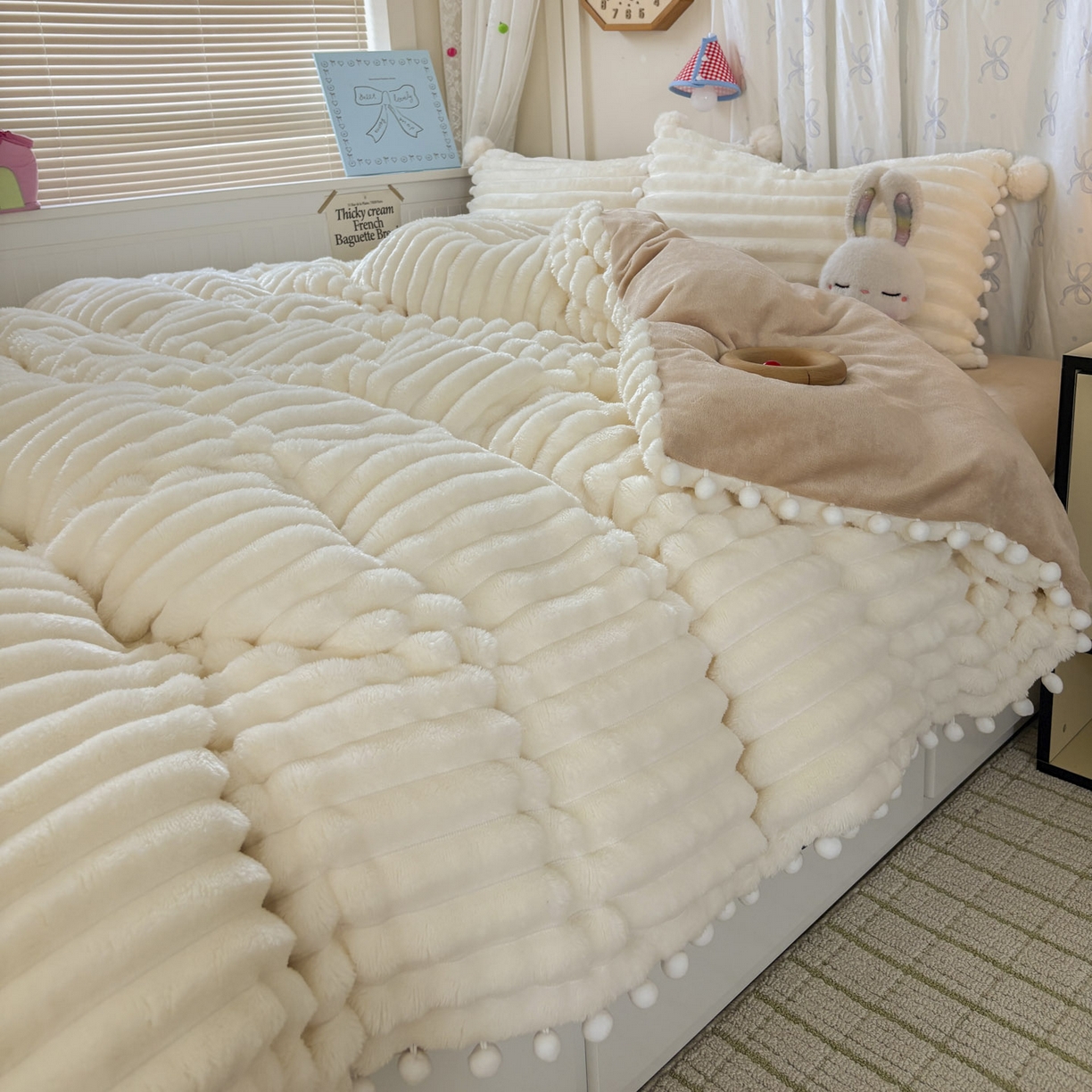 91家纺网 家纺一手货源 找家纺 （总）潮邦创意家居 2025新款宽条小球工艺款牛奶绒四件套-绒条织梦系列