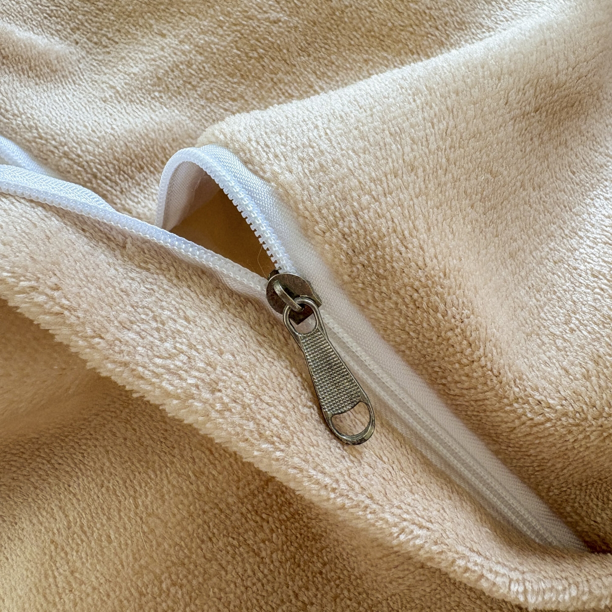 91家纺网 家纺一手货源 找家纺 （总）潮邦创意家居 2025新款宽条小球工艺款牛奶绒四件套-绒条织梦系列