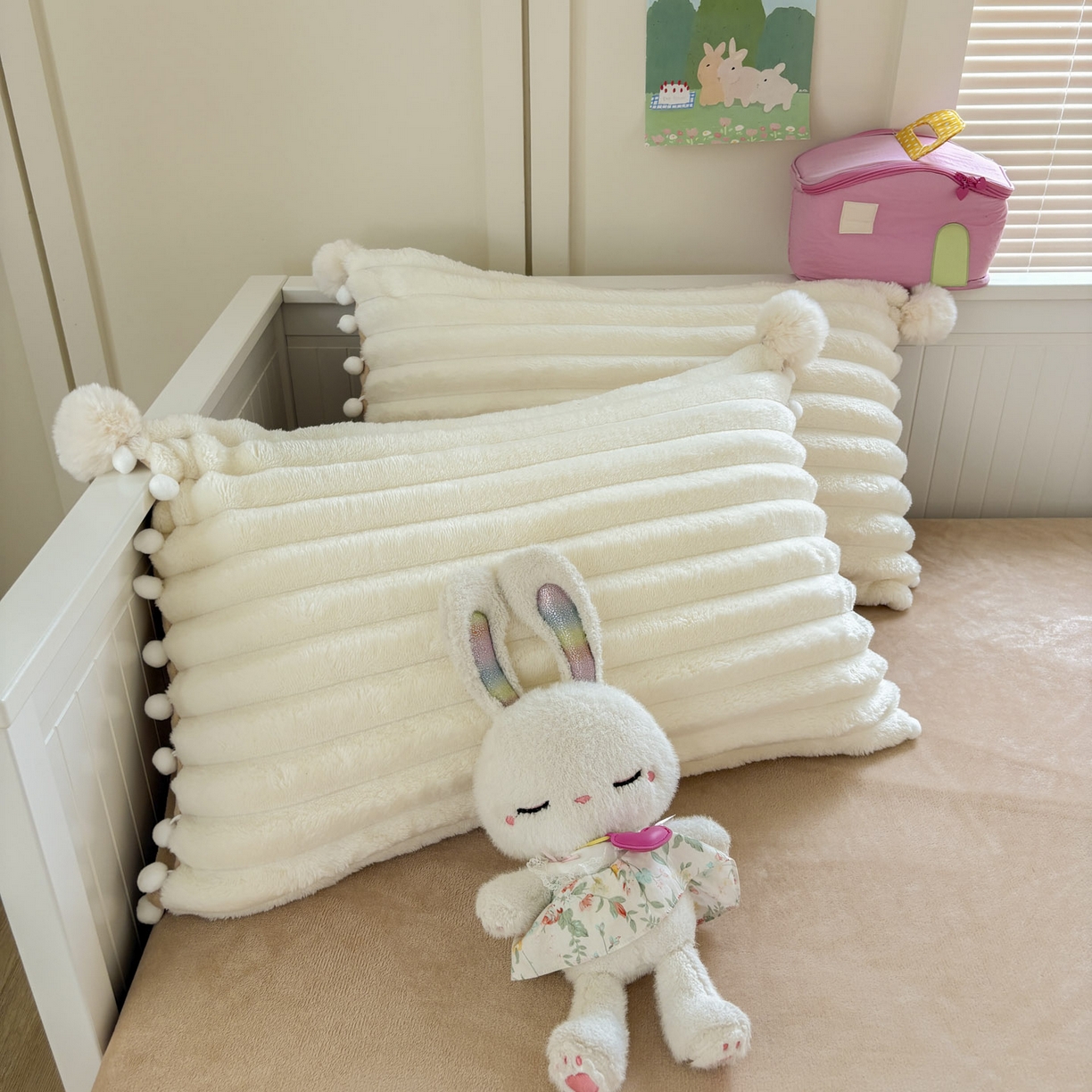 91家纺网 家纺一手货源 找家纺 潮邦创意家居 2025新款宽条小球工艺款牛奶绒四件套-绒条织梦系列 绒条织梦-米白驼