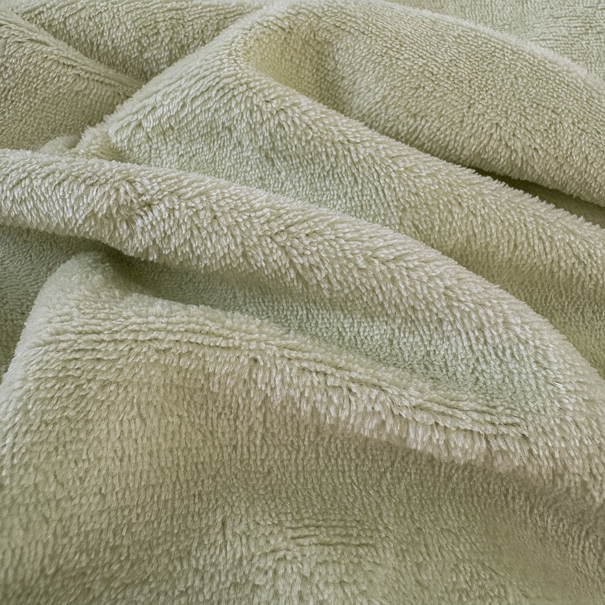 91家纺网 家纺一手货源 找家纺 潮邦创意家居 2025新款宽条小球工艺款牛奶绒四件套-绒条织梦系列 绒条织梦-抹茶绿