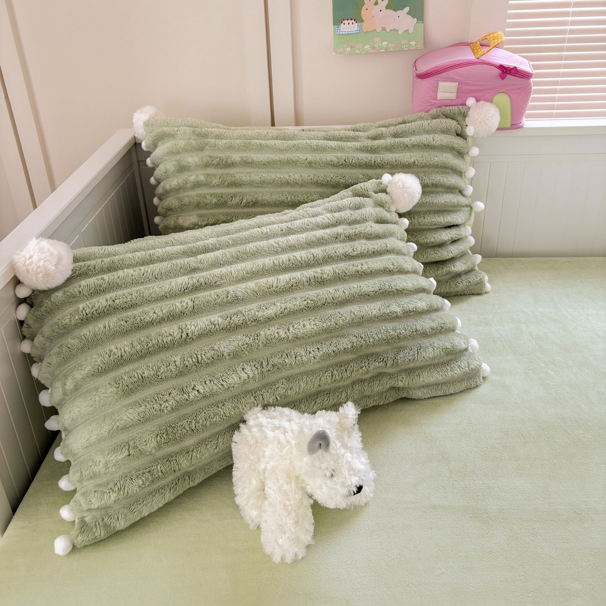 91家纺网 家纺一手货源 找家纺 潮邦创意家居 2025新款宽条小球工艺款牛奶绒四件套-绒条织梦系列 绒条织梦-抹茶绿