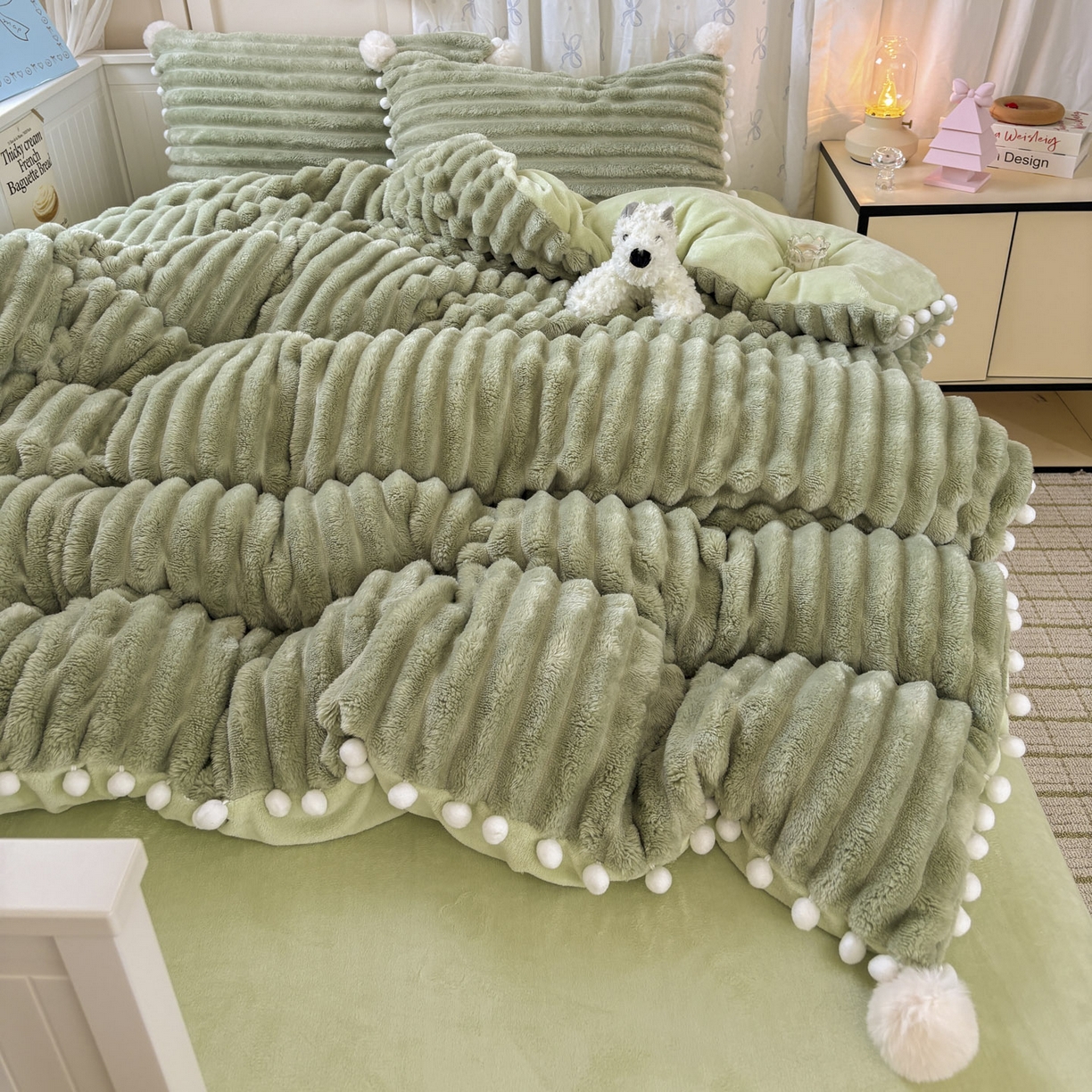 91家纺网 家纺一手货源 找家纺 潮邦创意家居 2025新款宽条小球工艺款牛奶绒四件套-绒条织梦系列 绒条织梦-抹茶绿