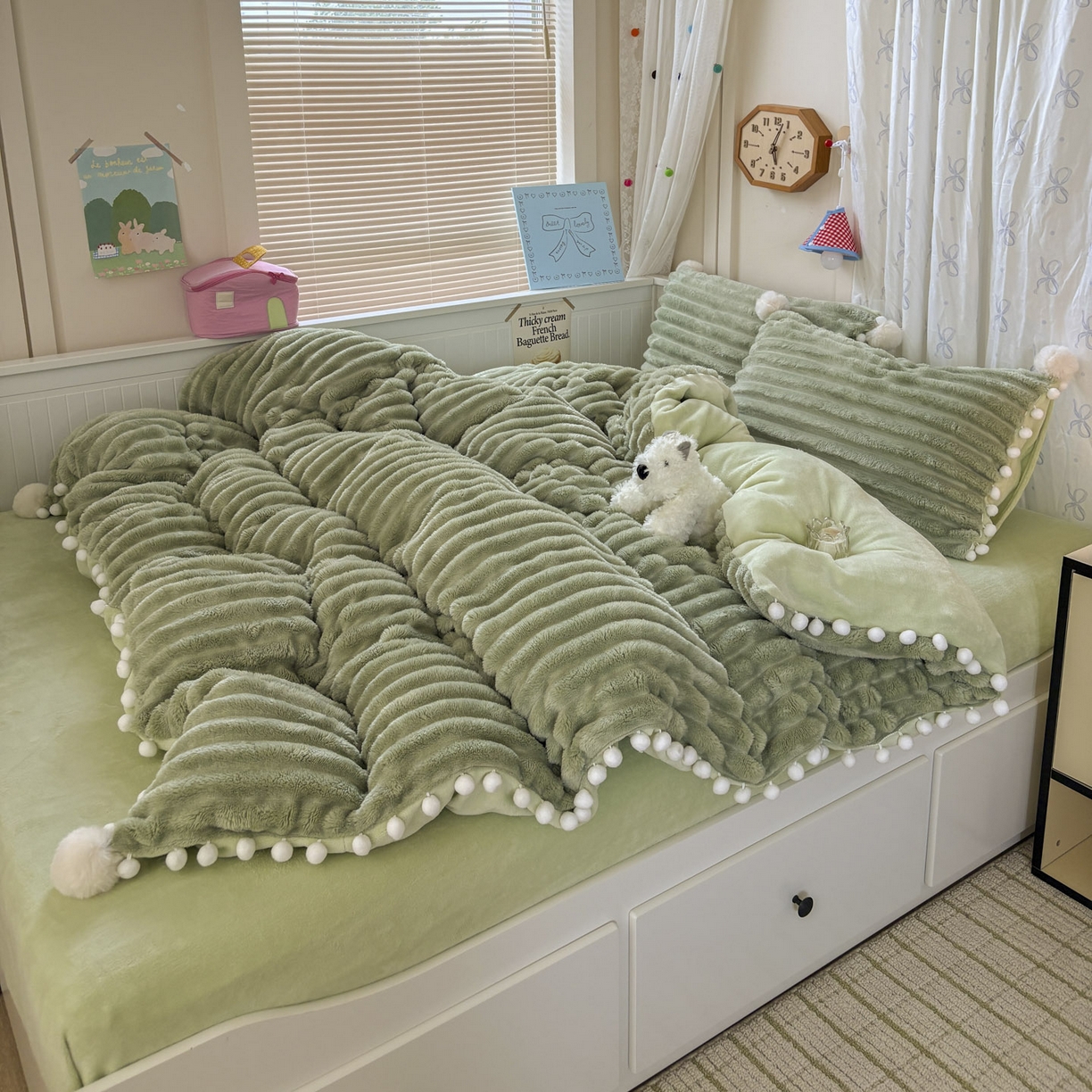 91家纺网 家纺一手货源 找家纺 潮邦创意家居 2025新款宽条小球工艺款牛奶绒四件套-绒条织梦系列 绒条织梦-抹茶绿