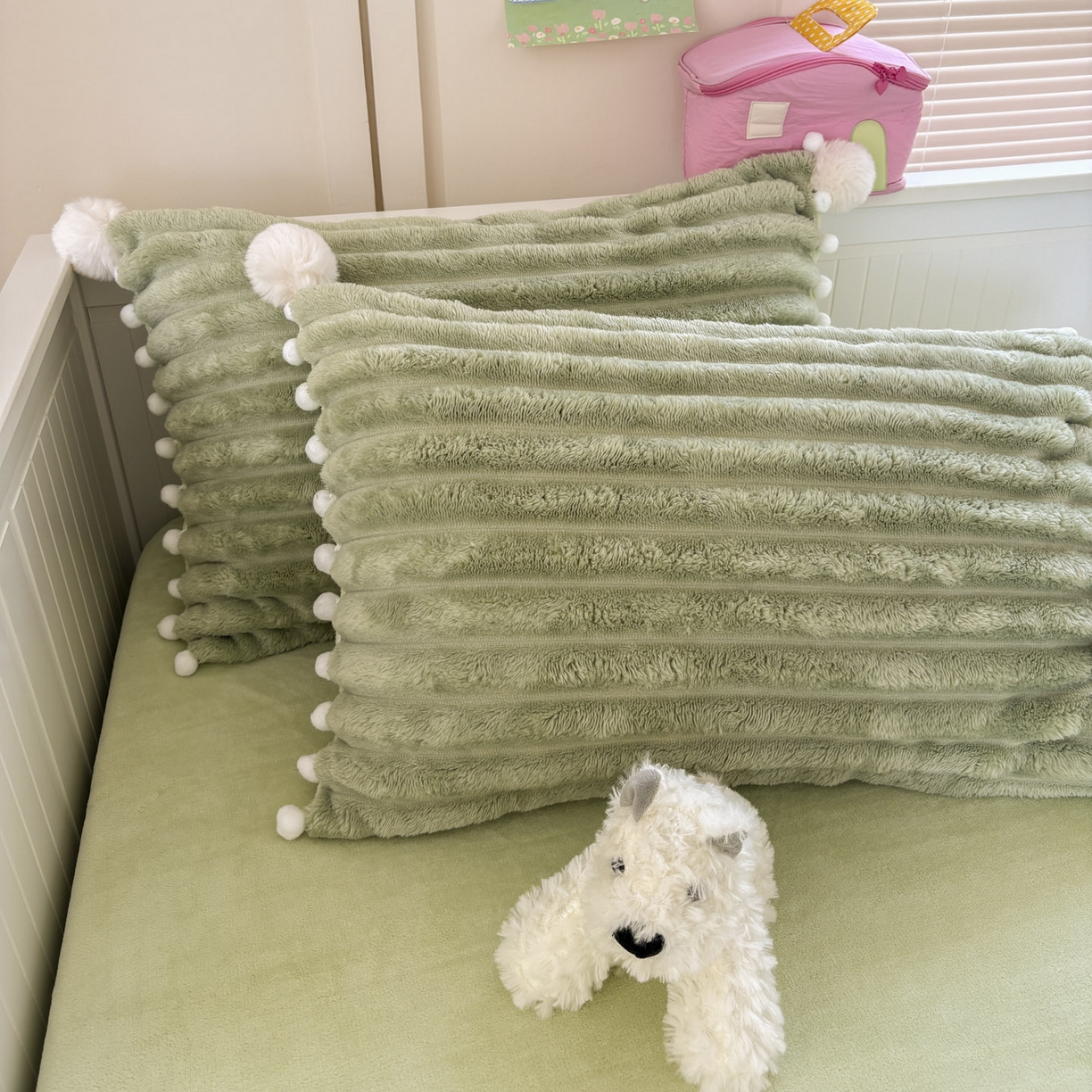 91家纺网 家纺一手货源 找家纺 潮邦创意家居 2025新款宽条小球工艺款牛奶绒四件套-绒条织梦系列 绒条织梦-抹茶绿