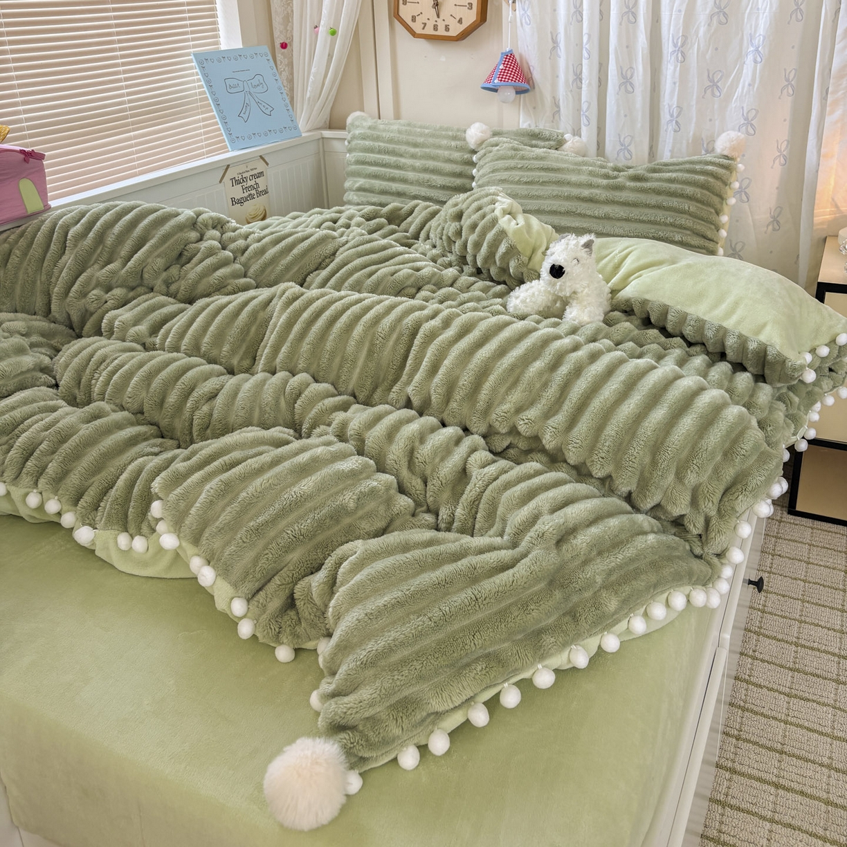 91家纺网 家纺一手货源 找家纺 潮邦创意家居 2025新款宽条小球工艺款牛奶绒四件套-绒条织梦系列 绒条织梦-抹茶绿