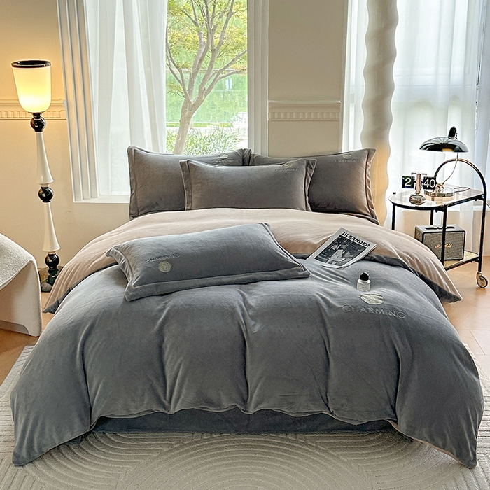 91家纺网 家纺一手货源 找家纺 （总）宇彬家纺 2025新款母婴级牛奶绒婴儿绒刺绣四件套