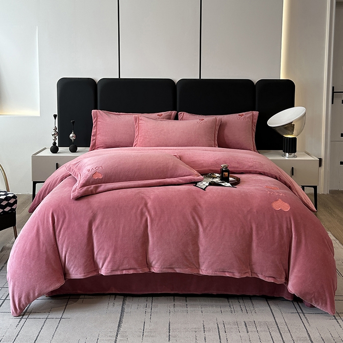 91家纺网 家纺一手货源 找家纺 （总）宇彬家纺 2025新款母婴级牛奶绒婴儿绒刺绣四件套