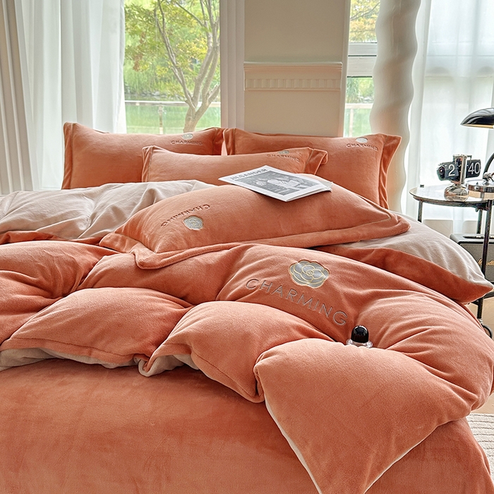 91家纺网 家纺一手货源 找家纺 宇彬家纺 2025新款母婴级牛奶绒婴儿绒刺绣四件套 山茶花 艾玛橙-香槟