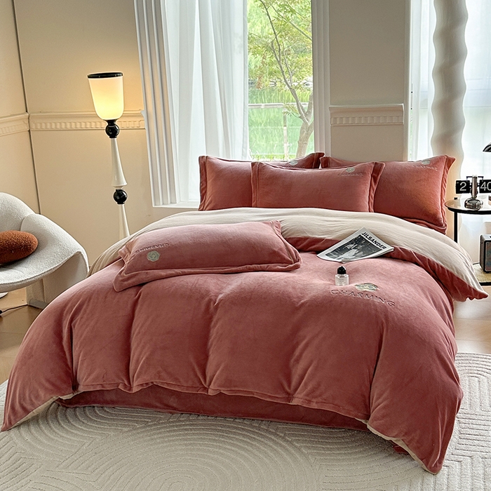 91家纺网 家纺一手货源 找家纺 宇彬家纺 2025新款母婴级牛奶绒婴儿绒刺绣四件套 山茶花 豆沙-香槟