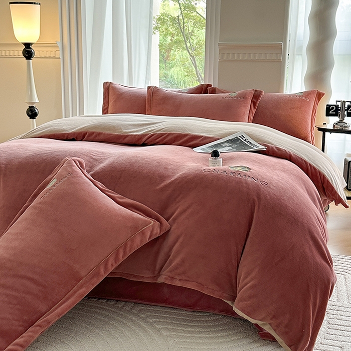 91家纺网 家纺一手货源 找家纺 宇彬家纺 2025新款母婴级牛奶绒婴儿绒刺绣四件套 山茶花 豆沙-香槟