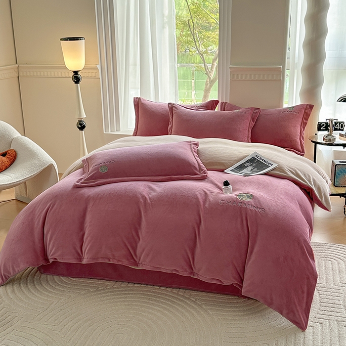 91家纺网 家纺一手货源 找家纺 宇彬家纺 2025新款母婴级牛奶绒婴儿绒刺绣四件套 山茶花 奶油粉-香槟