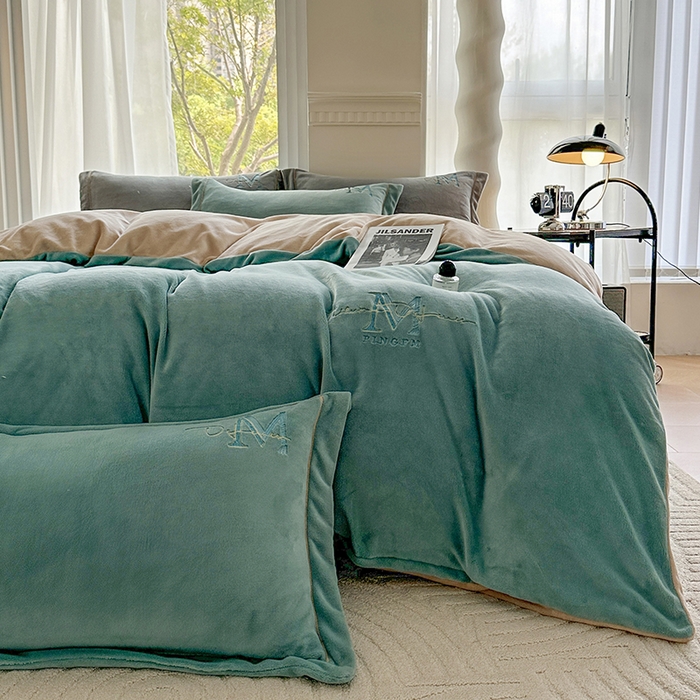 91家纺网 家纺一手货源 找家纺 宇彬家纺 2025新款母婴级牛奶绒婴儿绒刺绣四件套 M款 炫彩绿-香槟