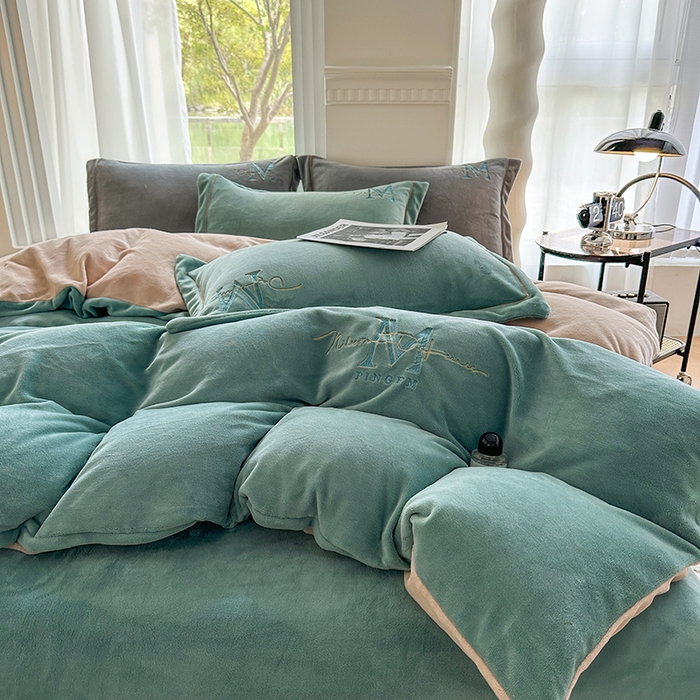 91家纺网 家纺一手货源 找家纺 宇彬家纺 2025新款母婴级牛奶绒婴儿绒刺绣四件套 M款 炫彩绿-香槟