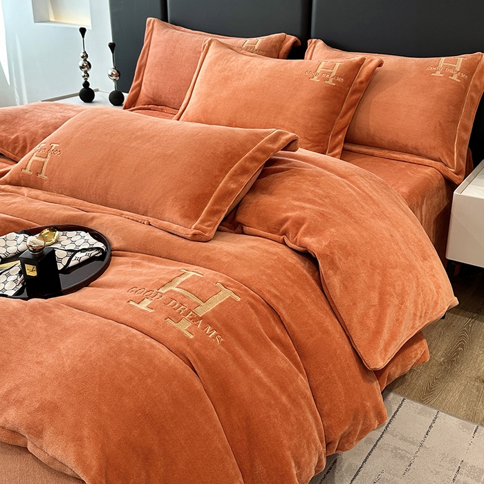 91家纺网 家纺一手货源 找家纺 宇彬家纺 2025新款母婴级牛奶绒婴儿绒刺绣四件套 H-艾玛橙