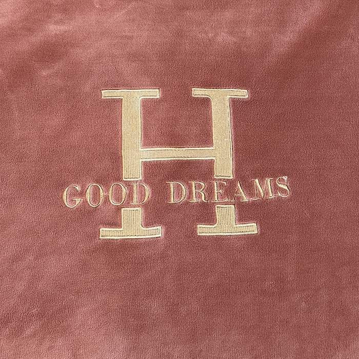 91家纺网 家纺一手货源 找家纺 宇彬家纺 2025新款母婴级牛奶绒婴儿绒刺绣四件套 H-豆沙