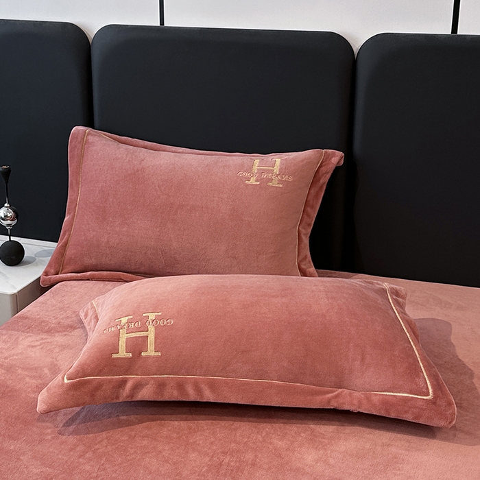 91家纺网 家纺一手货源 找家纺 宇彬家纺 2025新款母婴级牛奶绒婴儿绒刺绣四件套 H-豆沙