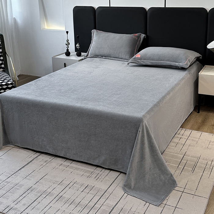 91家纺网 家纺一手货源 找家纺 宇彬家纺 2025新款母婴级牛奶绒婴儿绒刺绣四件套 爱心-绅士灰