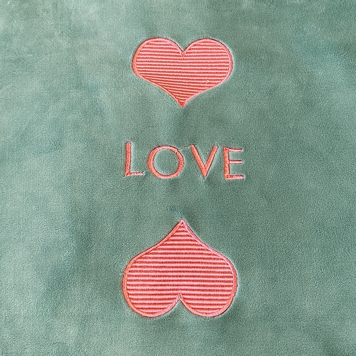 91家纺网 家纺一手货源 找家纺 宇彬家纺 2025新款母婴级牛奶绒婴儿绒刺绣四件套 爱心-炫彩绿