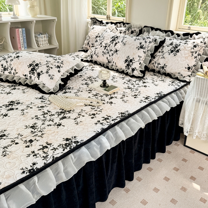 91家纺网 家纺一手货源 找家纺 禧缘家纺（原梦想家） 2025新款夹棉双层花边牛奶绒床笠三件套系列 步步生花