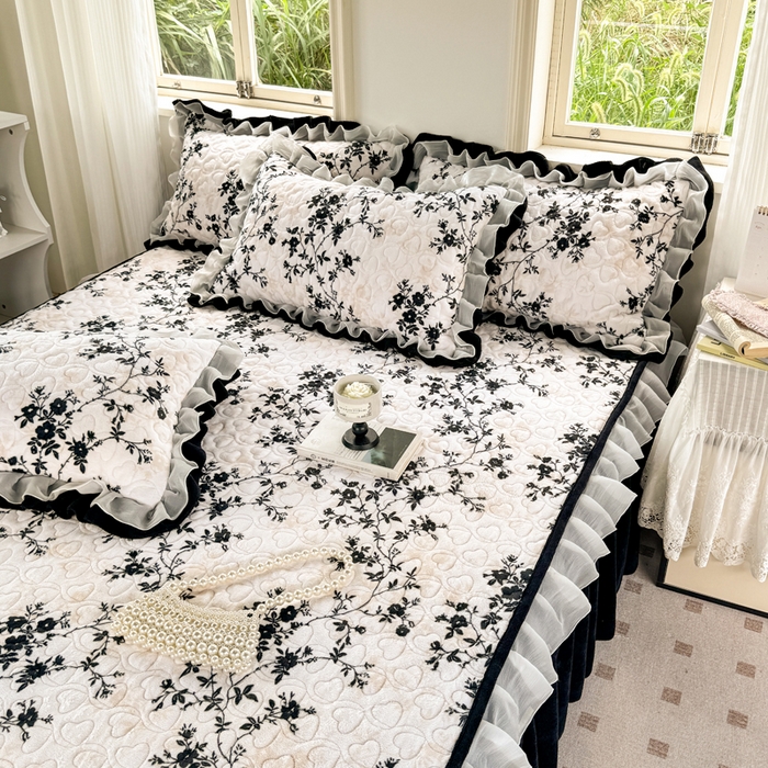 91家纺网 家纺一手货源 找家纺 禧缘家纺（原梦想家） 2025新款夹棉双层花边牛奶绒床笠三件套系列 步步生花