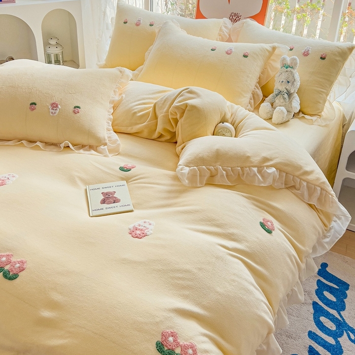 91家纺网 家纺一手货源 找家纺 （总）眷恋家纺 2025新款韩版毛巾绣小蕾丝荷叶边牛奶绒四件套迷你兔+樱桃兔系列