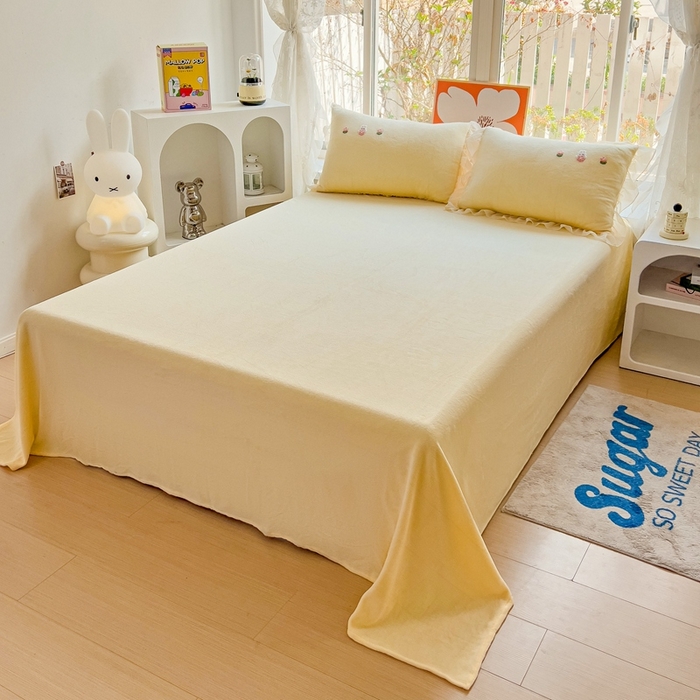 91家纺网 家纺一手货源 找家纺 眷恋家纺 2025新款韩版毛巾绣小蕾丝荷叶边牛奶绒四件套迷你兔+樱桃兔系列 迷你兔-浅黄