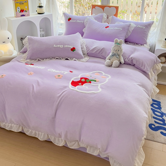 91家纺网 家纺一手货源 找家纺 眷恋家纺 2025新款韩版毛巾绣小蕾丝荷叶边牛奶绒四件套迷你兔+樱桃兔系列 樱桃兔-浅紫