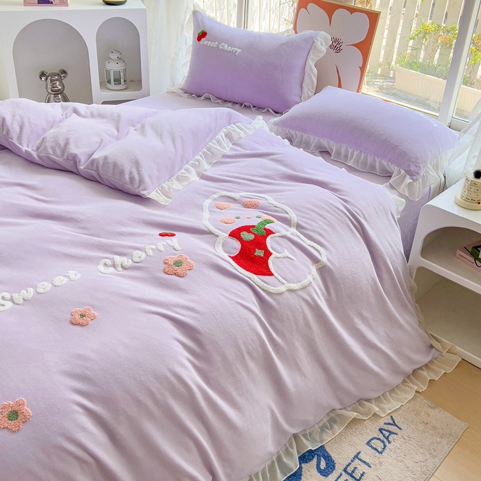 91家纺网 家纺一手货源 找家纺 眷恋家纺 2025新款韩版毛巾绣小蕾丝荷叶边牛奶绒四件套迷你兔+樱桃兔系列 樱桃兔-浅紫