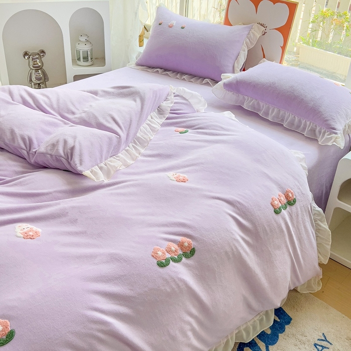 91家纺网 家纺一手货源 找家纺 眷恋家纺 2025新款韩版毛巾绣小蕾丝荷叶边牛奶绒四件套迷你兔+樱桃兔系列 迷你兔-浅紫