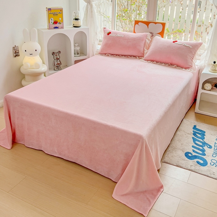 91家纺网 家纺一手货源 找家纺 眷恋家纺 2025新款韩版毛巾绣小蕾丝荷叶边牛奶绒四件套迷你兔+樱桃兔系列 樱桃兔-浅粉