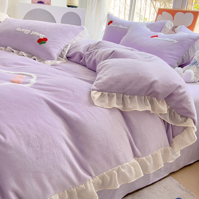 91家纺网 家纺一手货源 找家纺 眷恋家纺 2025新款韩版毛巾绣小蕾丝荷叶边牛奶绒四件套迷你兔+樱桃兔系列 樱桃兔-浅紫