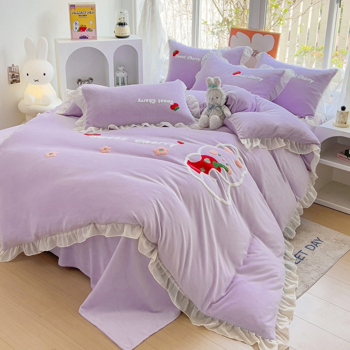 91家纺网 家纺一手货源 找家纺 眷恋家纺 2025新款韩版毛巾绣小蕾丝荷叶边牛奶绒四件套迷你兔+樱桃兔系列 樱桃兔-浅紫