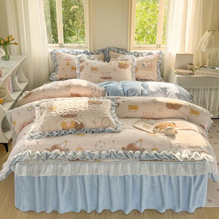 91家纺网 家纺一手货源 找家纺 禧缘家纺（原梦想家） 2025新款夹棉双层花边牛奶绒床笠三件套系列 猫咪心事