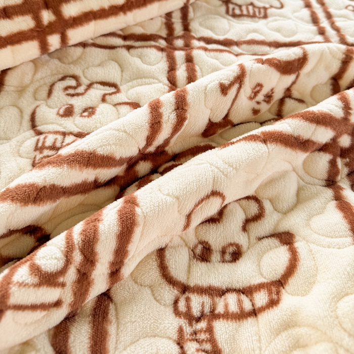 91家纺网 家纺一手货源 找家纺 禧缘家纺（原梦想家） 2025新款夹棉双层花边牛奶绒床笠三件套系列 摩卡小镇