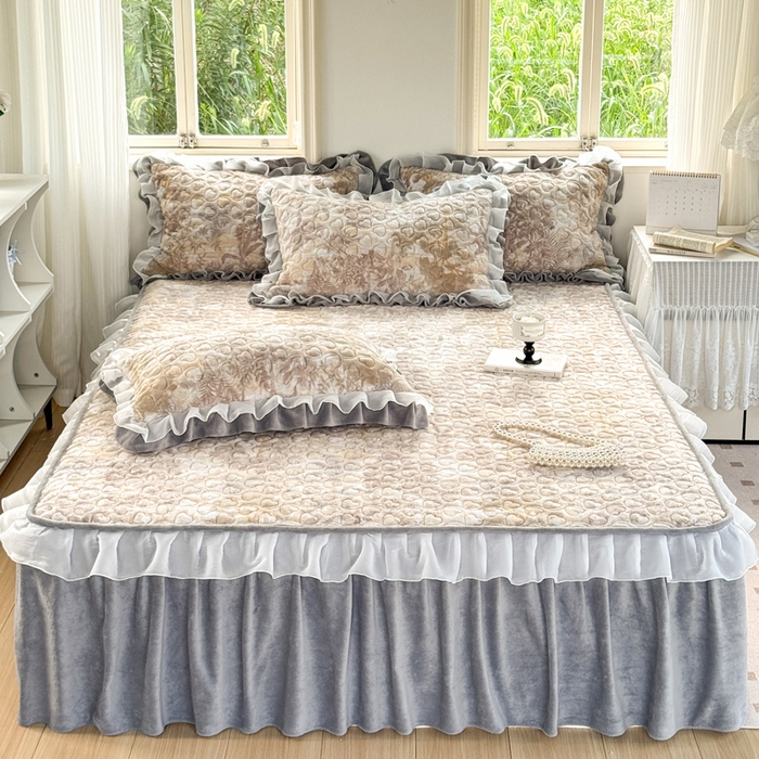 禧缘家纺（原梦想家） 2025新款夹棉双层花边牛奶绒床笠三件套系列 雾都茶花