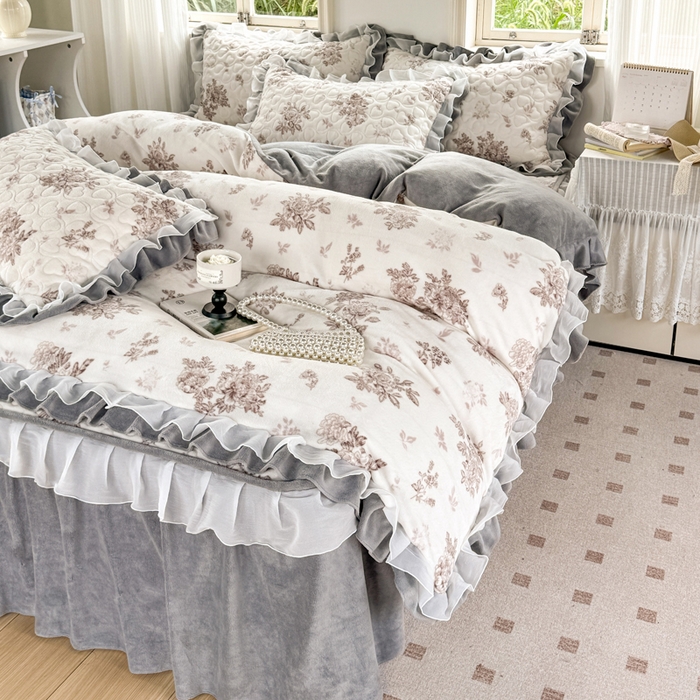 91家纺网 家纺一手货源 找家纺 禧缘家纺（原梦想家） 2025新款夹棉双层花边牛奶绒床笠三件套系列 杏花微雨