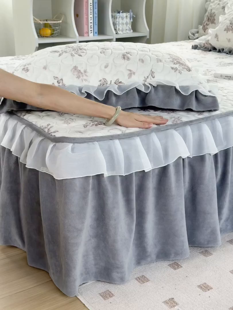 91家纺网 家纺一手货源 找家纺 禧缘家纺（原梦想家） 2025新款夹棉双层花边牛奶绒床笠三件套系列 杏花微雨