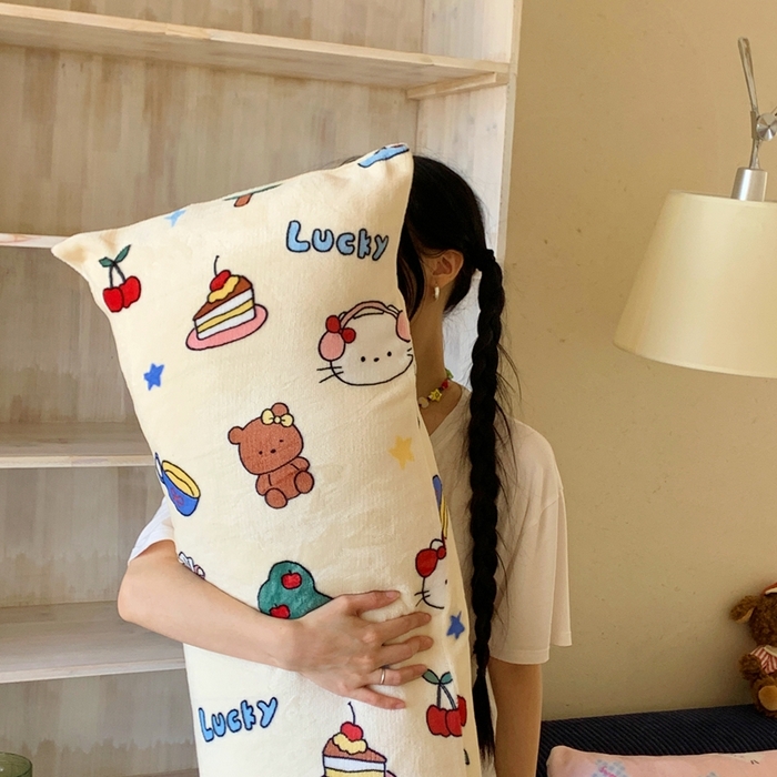91家纺网 家纺一手货源 找家纺 桃喜 2025新款ins牛奶绒印花长抱枕 涂鸦猫猫