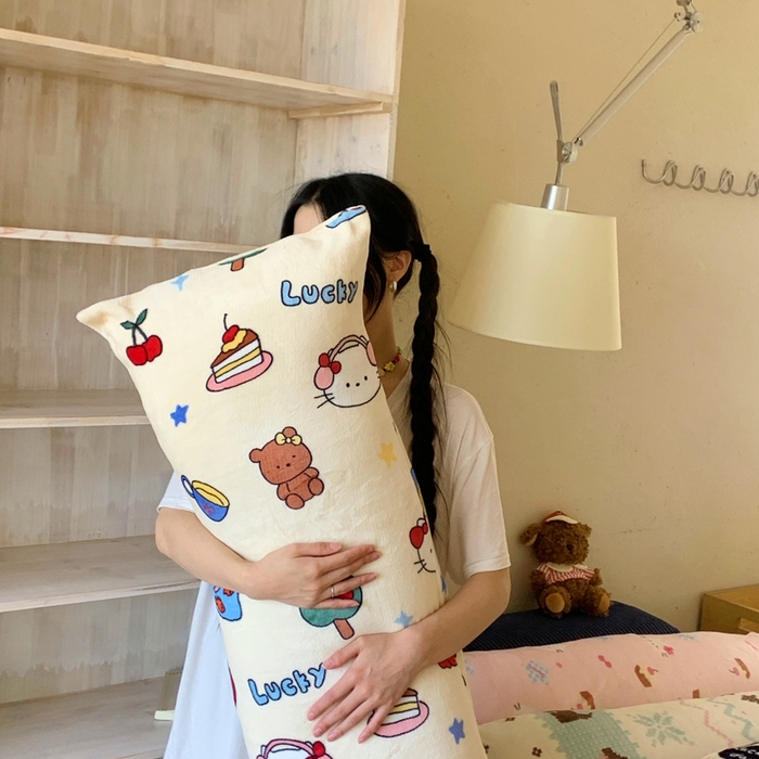 91家纺网 家纺一手货源 找家纺 桃喜 2025新款ins牛奶绒印花长抱枕 涂鸦猫猫