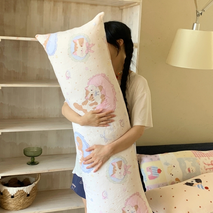 91家纺网 家纺一手货源 找家纺 （总）桃喜 2025新款ins牛奶绒印花长抱枕