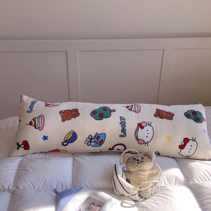 91家纺网 家纺一手货源 找家纺 桃喜 2025新款ins牛奶绒印花长抱枕 涂鸦猫猫