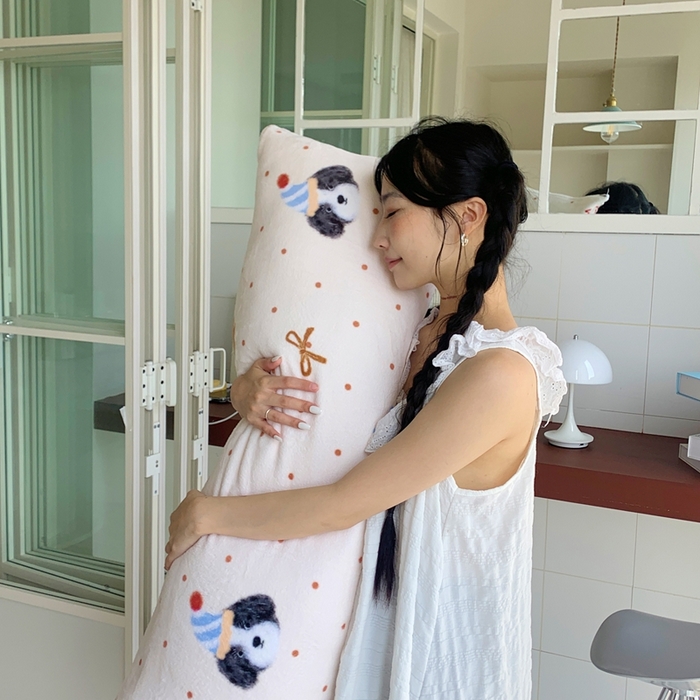 91家纺网 家纺一手货源 找家纺 （总）桃喜 2025新款ins牛奶绒印花长抱枕