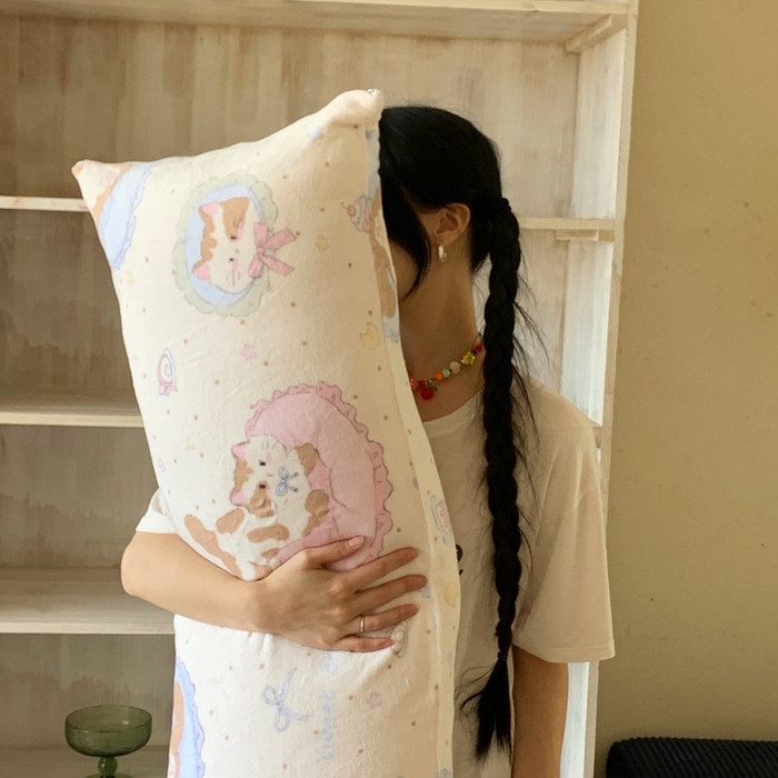 91家纺网 家纺一手货源 找家纺 （总）桃喜 2025新款ins牛奶绒印花长抱枕