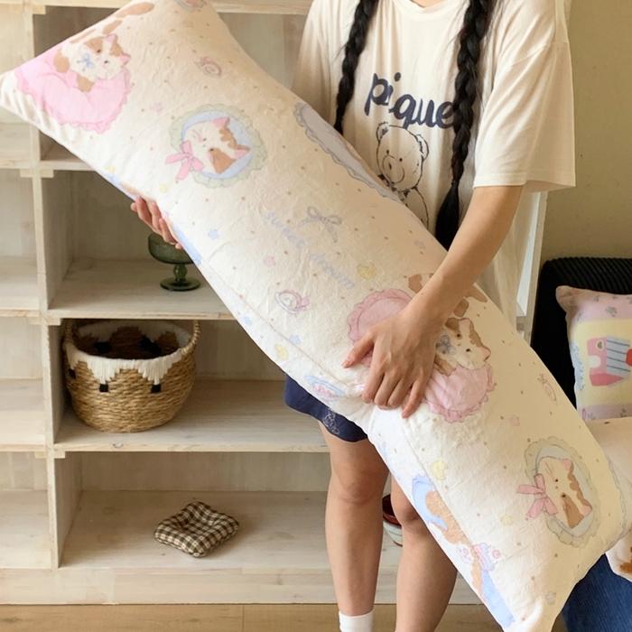 91家纺网 家纺一手货源 找家纺 （总）桃喜 2025新款ins牛奶绒印花长抱枕