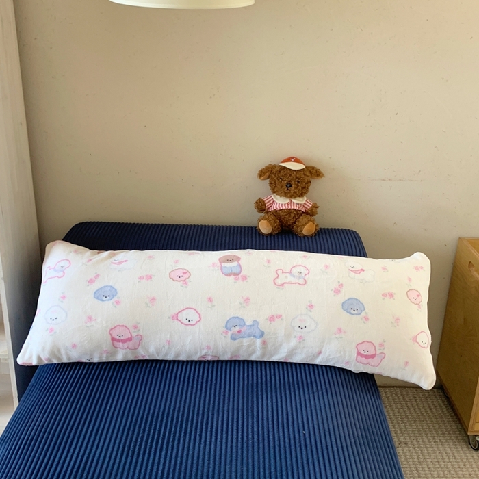 91家纺网 家纺一手货源 找家纺 桃喜 2025新款ins牛奶绒印花长抱枕 狗狗聚会