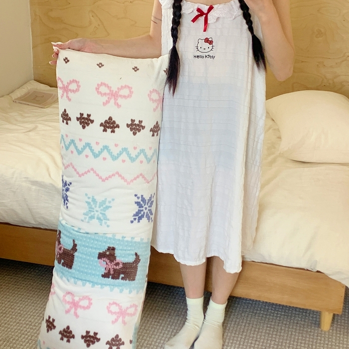 91家纺网 家纺一手货源 找家纺 桃喜 2025新款ins牛奶绒印花长抱枕 费尔岛狗狗蓝