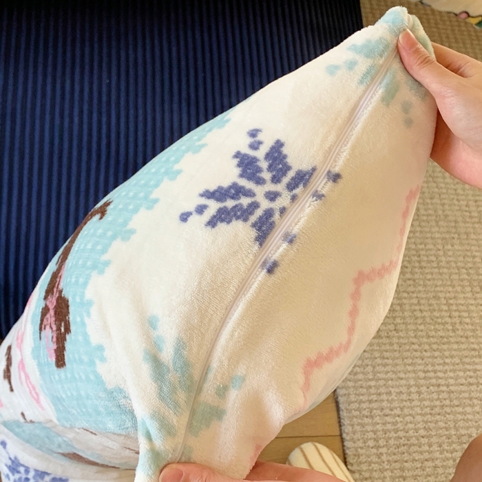 91家纺网 家纺一手货源 找家纺 桃喜 2025新款ins牛奶绒印花长抱枕 费尔岛狗狗蓝