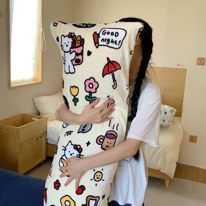 91家纺网 家纺一手货源 找家纺 桃喜 2025新款ins牛奶绒印花长抱枕 小猫笔记